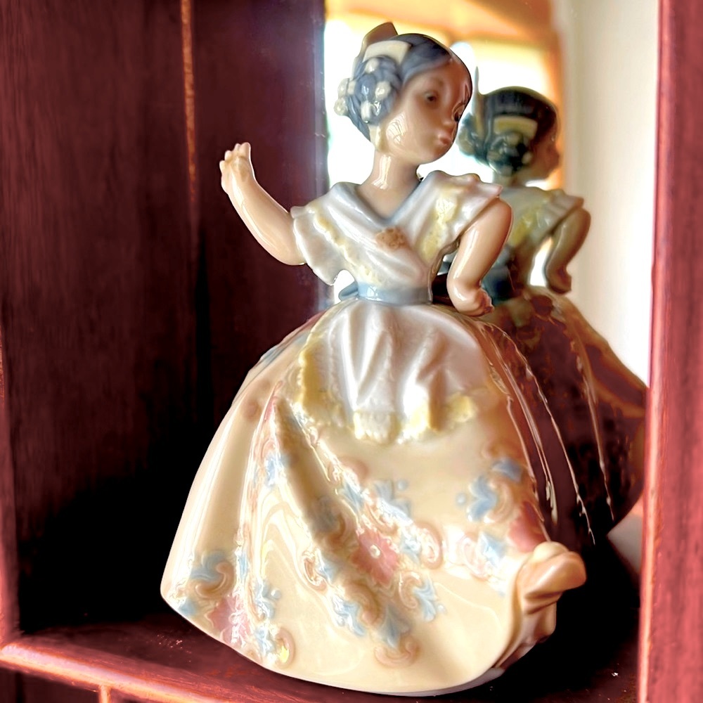 Lladro Spanish Dancer- Detailed/Ornate Fine Porcelain- EUC